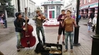 Street musicians have fun with song about Putin