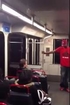 Un homme se fait violemment frapper par 3 hommes dans le métro de St Louis!